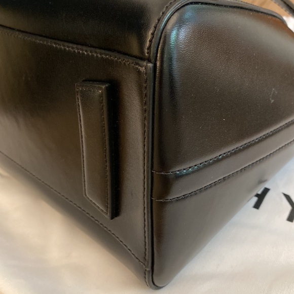 Small Givenchy Antigona bag in leather - Picture 5 of 16
